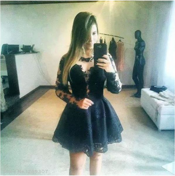 Vestido em renda manga longa