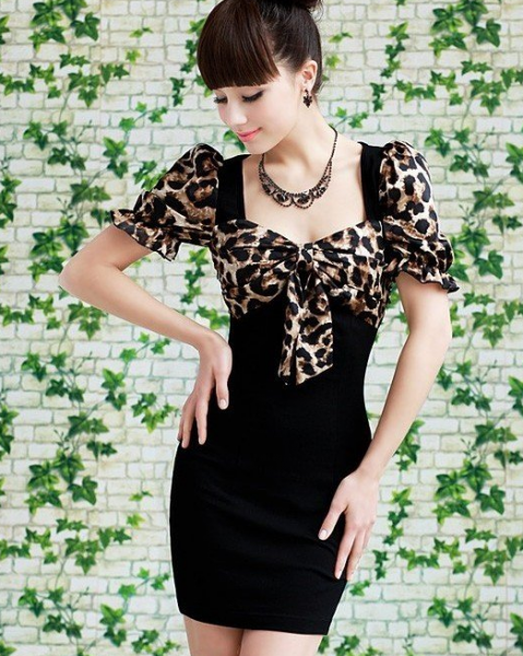 Vestido Curto Detalhe Busto Leopardo